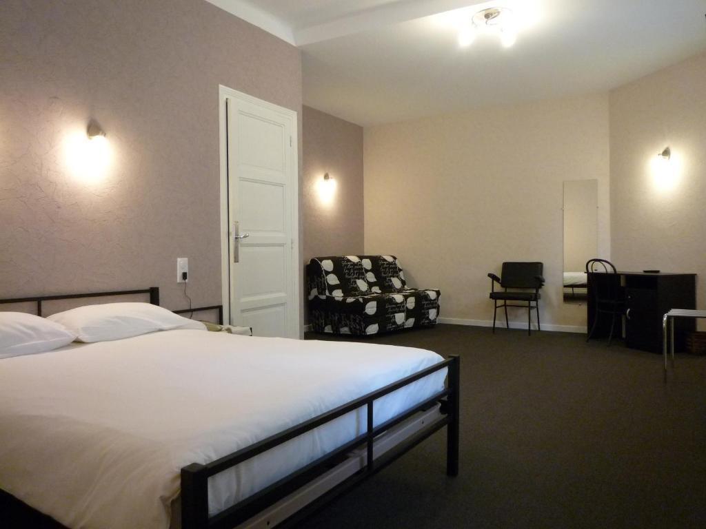 Hotel La Flamme Rouge Сен-Жирон Стая снимка