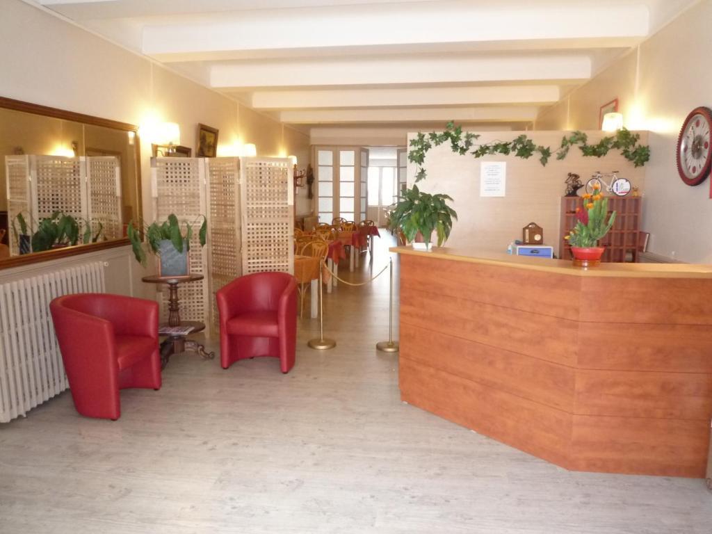 Hotel La Flamme Rouge Сен-Жирон Екстериор снимка