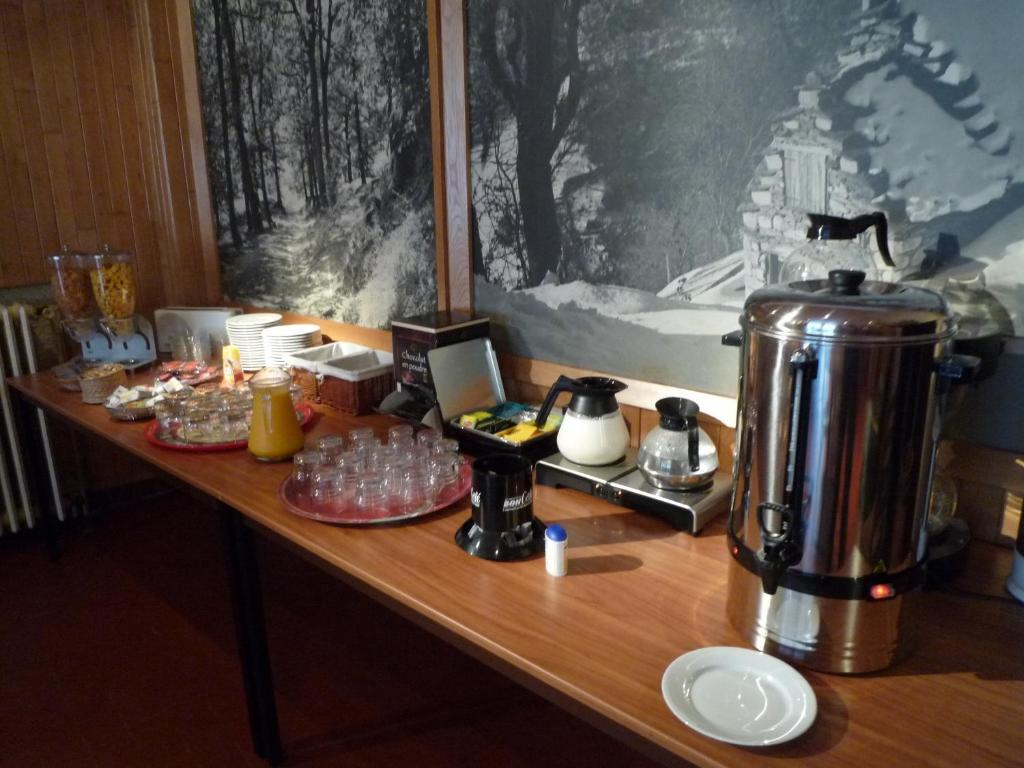Hotel La Flamme Rouge Сен-Жирон Екстериор снимка