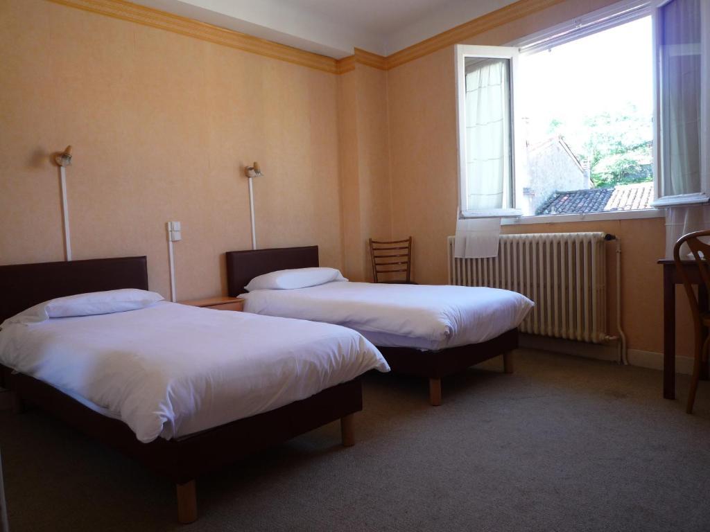 Hotel La Flamme Rouge Сен-Жирон Стая снимка